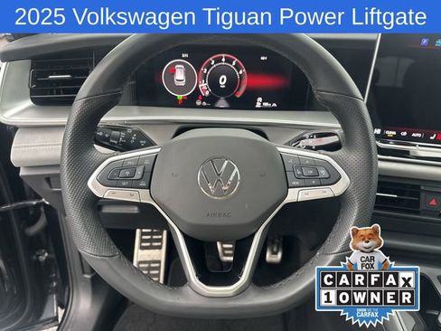 Used 2025 Volkswagen Tiguan SE R-Line image 23