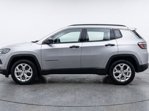 Used 2025 Jeep Compass Latitude AWD/4WD image 5