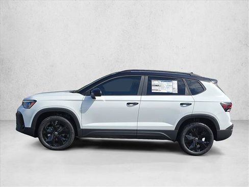 Used 2026 Volkswagen Taos SE FWD image 8
