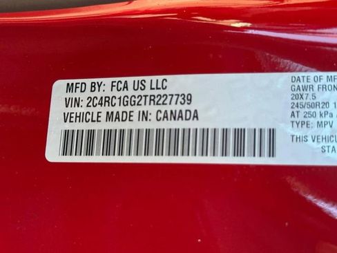New 2026 Chrysler Pacifica Limited w/ Uconnect Theater Family Group FWD image 26