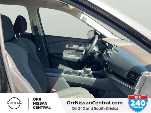 Used 2023 Nissan Rogue SV image 11