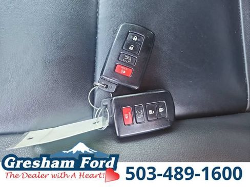 Used 2019 Toyota Highlander XLE AWD/4WD image 36