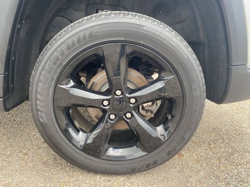 Used 2023 Jeep Grand Cherokee Altitude AWD/4WD image 43