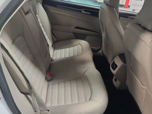 Used 2017 Ford Fusion SE w/ Fusion SE Technology Package FWD image 15