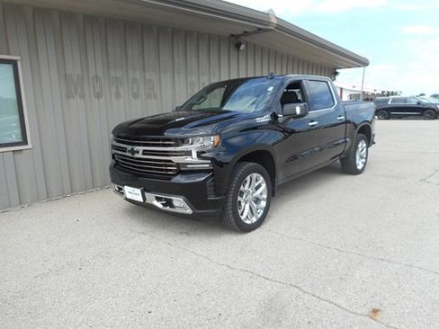 Used 2022 Chevrolet Silverado 1500 High Country w/ Technology Package image 2