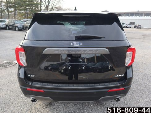 Used 2022 Ford Explorer XLT w/ Equipment Group 202A image 6