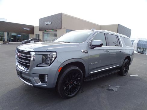 Used 2023 GMC Yukon XL SLT image 2