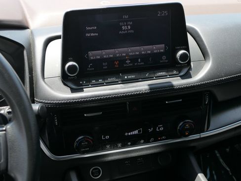 Used 2023 Nissan Rogue SV FWD image 18