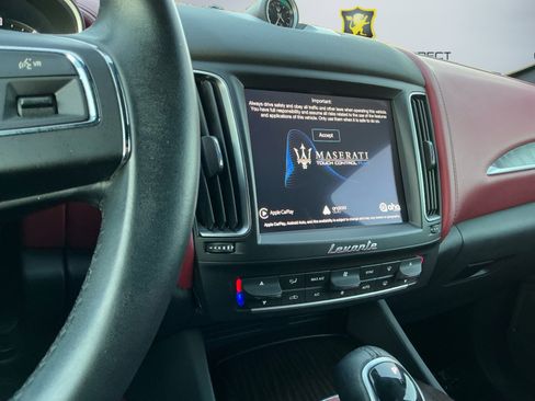 Used 2018 Maserati Levante GranLusso image 14