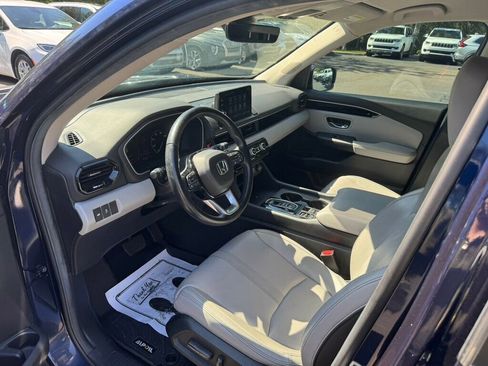 Used 2025 Honda Pilot EX-L image 3