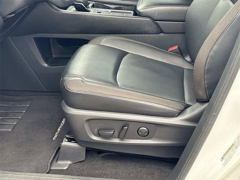 Used 2023 Nissan Pathfinder SL image 27