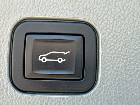 Used 2012 Cadillac SRX Performance image 34