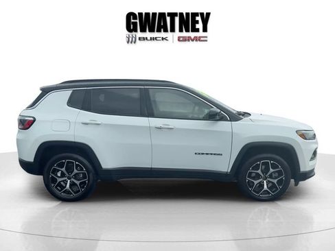 Used 2025 Jeep Compass Limited AWD/4WD image 2