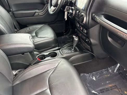 Used 2018 Jeep Wrangler Unlimited Sahara AWD/4WD image 17