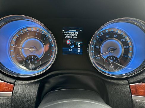 Used 2013 Chrysler 300 RWD image 12