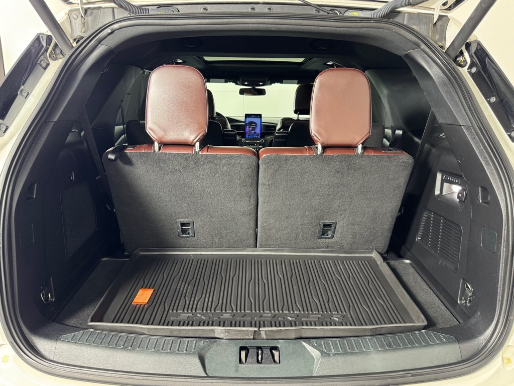 Used 2020 Ford Explorer Platinum w/ Premium Technology Package AWD/4WD image 26