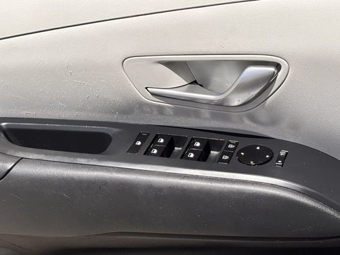 Used 2025 Hyundai Tucson SE FWD image 24