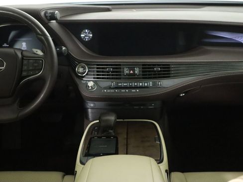 Used 2018 Lexus LS 500 w/ Accessory Package (Z2) image 14