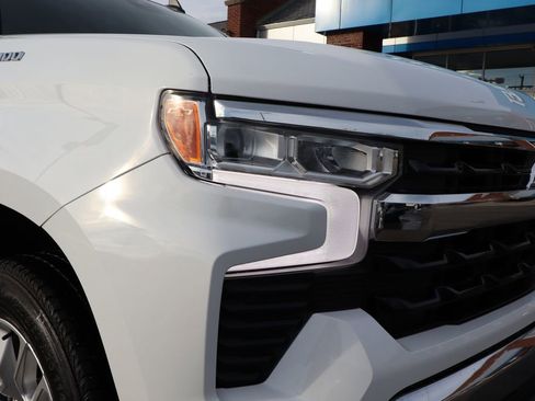 Used 2022 Chevrolet Silverado 1500 LT image 4