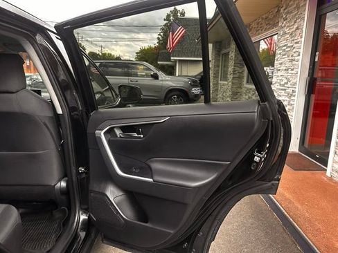 Used 2020 Toyota RAV4 XLE w/ All Weather Liner Package AWD/4WD image 17
