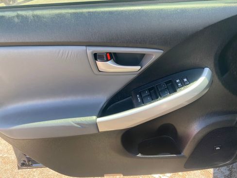 Used 2015 Toyota Prius Four FWD image 31