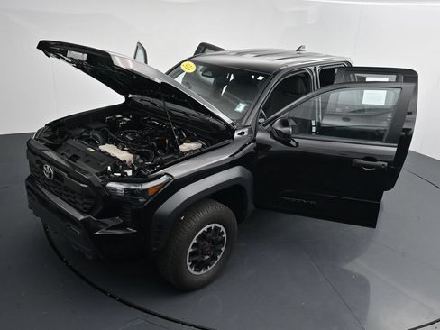 Used 2024 Toyota Tacoma TRD Off-Road AWD/4WD image 40
