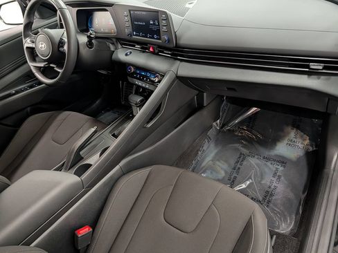 Certified 2025 Hyundai Elantra Sport FWD image 33