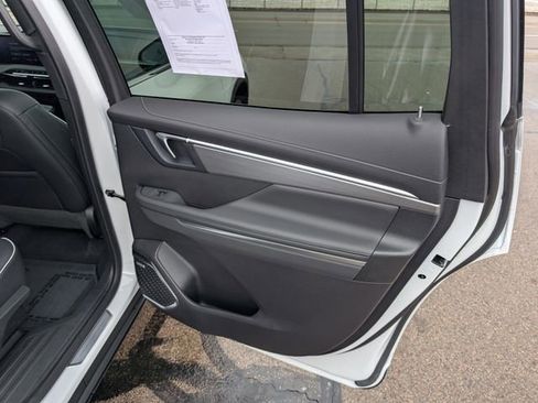 Used 2025 Buick Enclave Preferred image 7