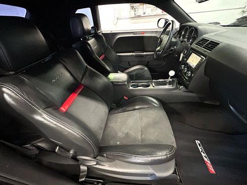Used 2009 Dodge Challenger SRT8 w/ SRT Option Group II RWD image 19