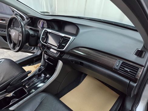 Used 2017 Honda Accord EX-L image 18