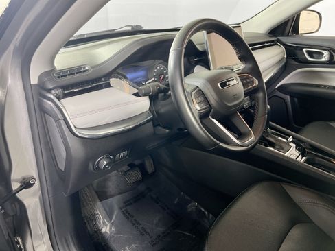 Used 2022 Jeep Compass Limited AWD/4WD image 9