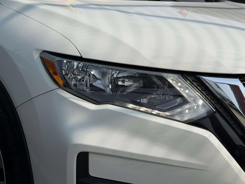 Used 2019 Nissan Rogue S AWD/4WD image 10