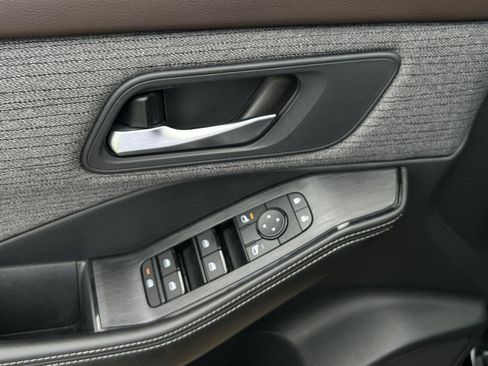 Used 2021 Nissan Rogue SV FWD image 22
