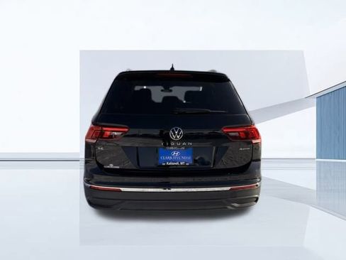 Used 2024 Volkswagen Tiguan SE image 6