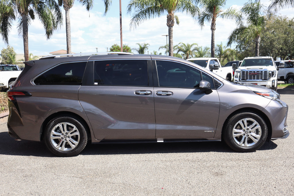 Used 2021 Toyota Sienna Platinum AWD/4WD image 10
