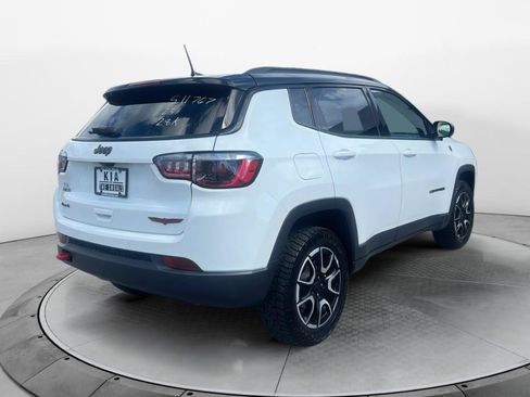 Used 2025 Jeep Compass Trailhawk AWD/4WD image 3