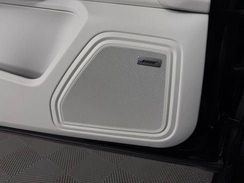 Certified 2025 Porsche Macan w/ Premium Package Plus AWD/4WD image 22
