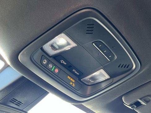 Used 2023 Chevrolet Traverse LT w/ Midnight/Sport Edition image 33