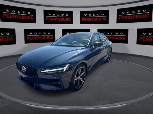 Used 2023 Volvo S60 B5 Plus w/ Climate Package image 4