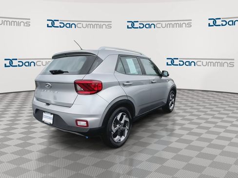 Used 2023 Hyundai Venue SEL FWD image 8