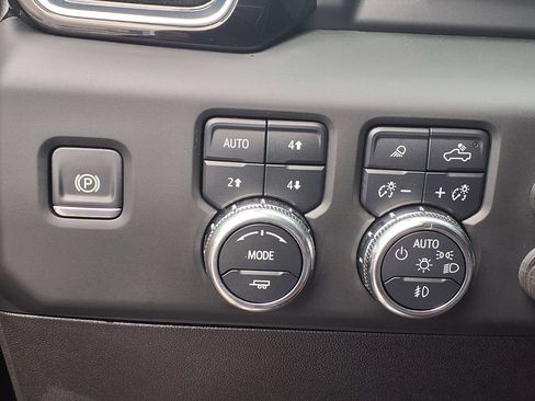 Certified 2024 GMC Sierra 2500 Denali Ultimate AWD/4WD image 11