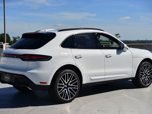 Certified 2026 Porsche Macan AWD/4WD image 9