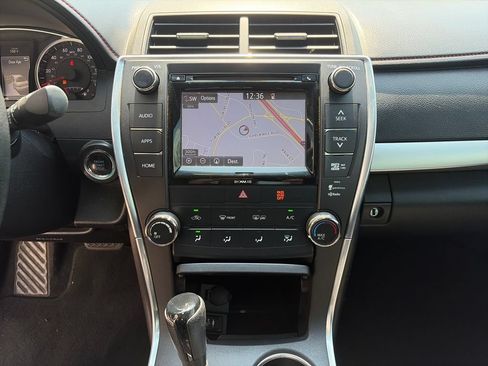 Used 2016 Toyota Camry SE w/ Moonroof Package FWD image 31