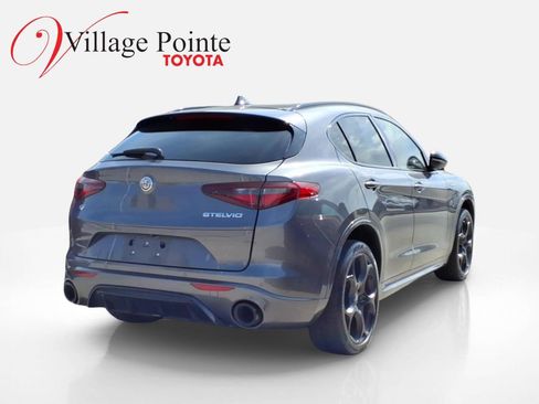 Used 2022 Alfa Romeo Stelvio Veloce image 4