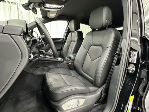 Certified 2024 Porsche Macan image 30