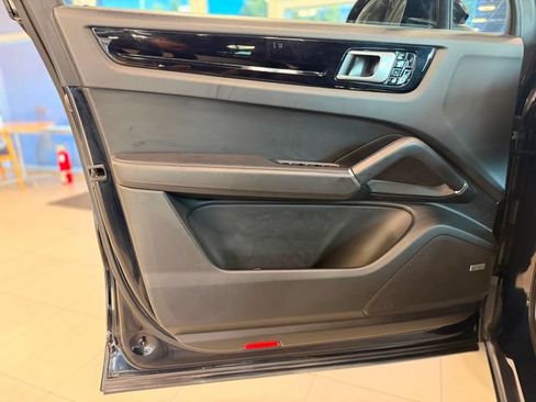Used 2019 Porsche Cayenne S AWD/4WD image 17