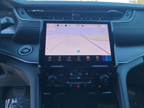 New 2025 Jeep Grand Cherokee Limited image 24