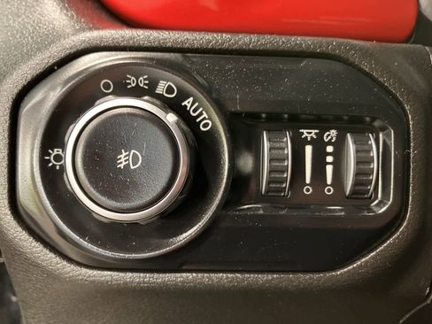 Used 2021 Jeep Wrangler Unlimited Rubicon w/ Uconnect 4C Nav & Sound Group image 14