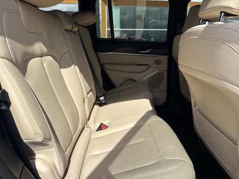 Used 2026 Jeep Grand Cherokee Limited RWD image 9