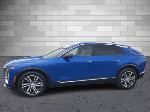 Certified 2024 Cadillac Lyriq Luxury AWD/4WD image 2